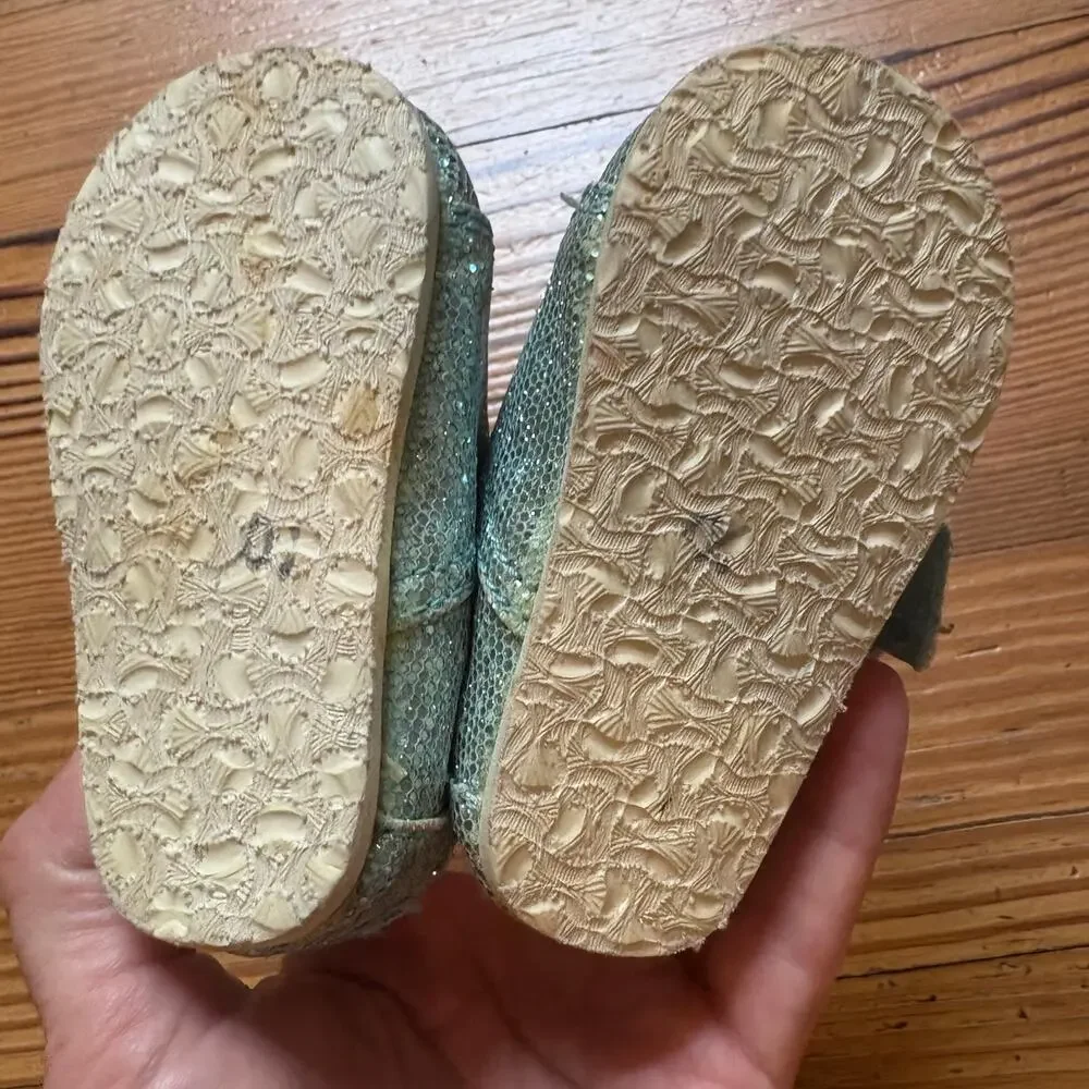 TOMS classic blue glitter slip‎ on flat baby shoes SIZE 2